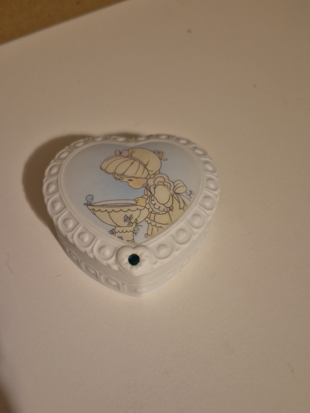 D8 Heart-Shaped Trinket Box Prescoius Moments Avon 3 Inch